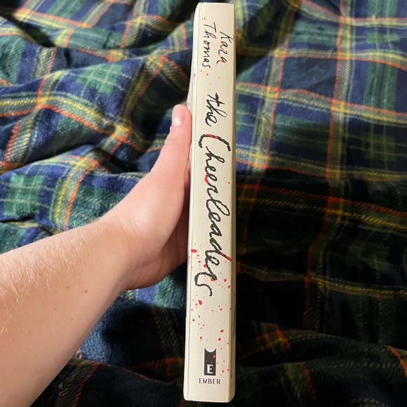 📚4/25$📚  The cheerleaders by kara thomas - Picture 2 of 4